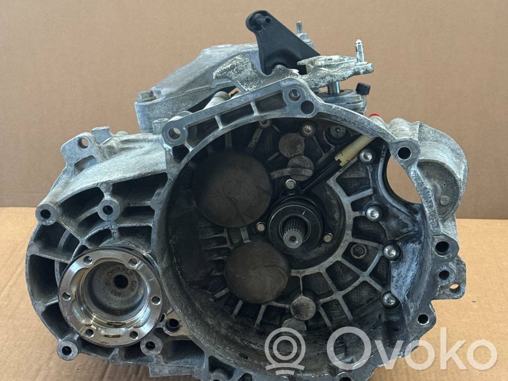 Volkswagen PASSAT B7 Caja de cambios manual de 6 velocidades 
