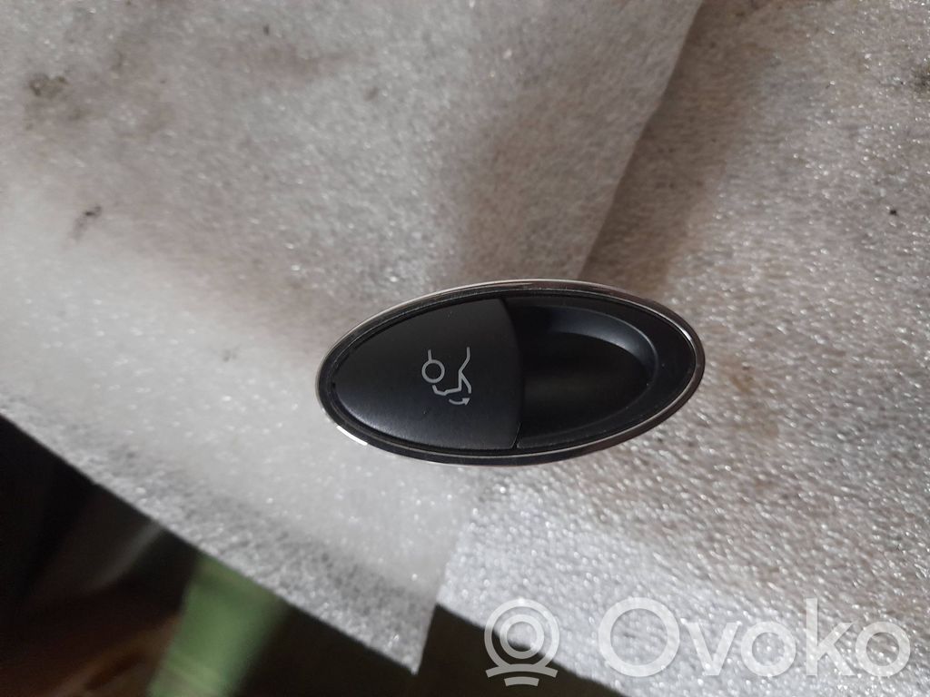 Mercedes-Benz E W211 Tailgate opening switch 