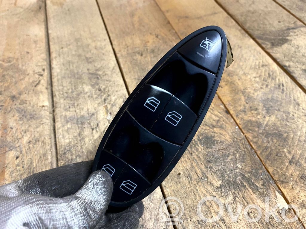 Mercedes-Benz E W211 Electric window control switch 