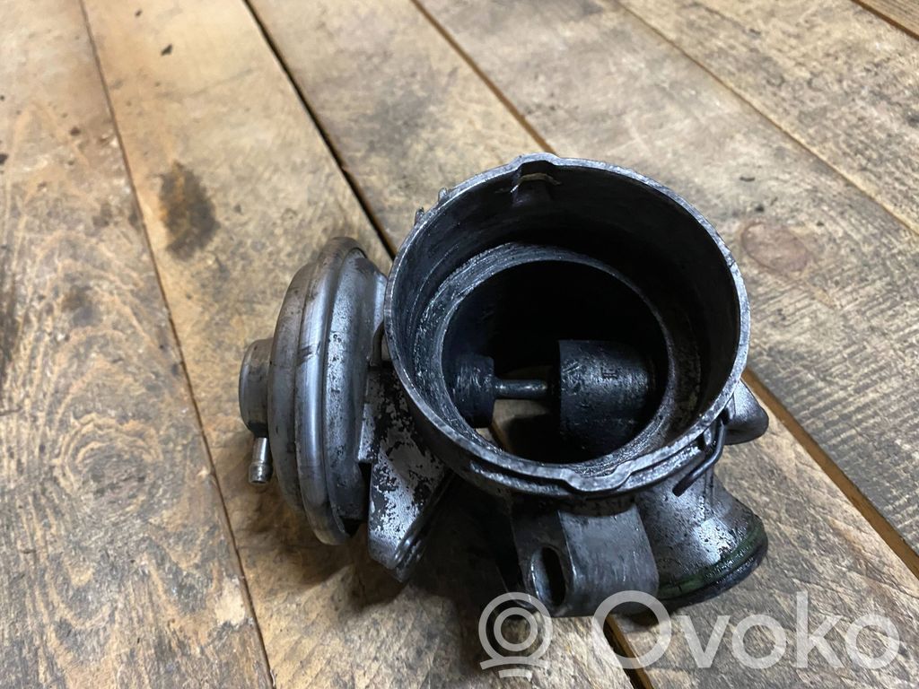 Mercedes-Benz C W203 Válvula EGR 