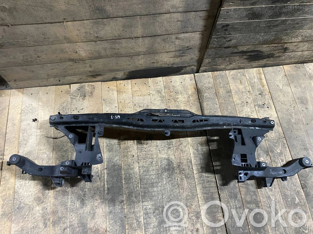 Mercedes-Benz Vito Viano W639 Pas przedni 