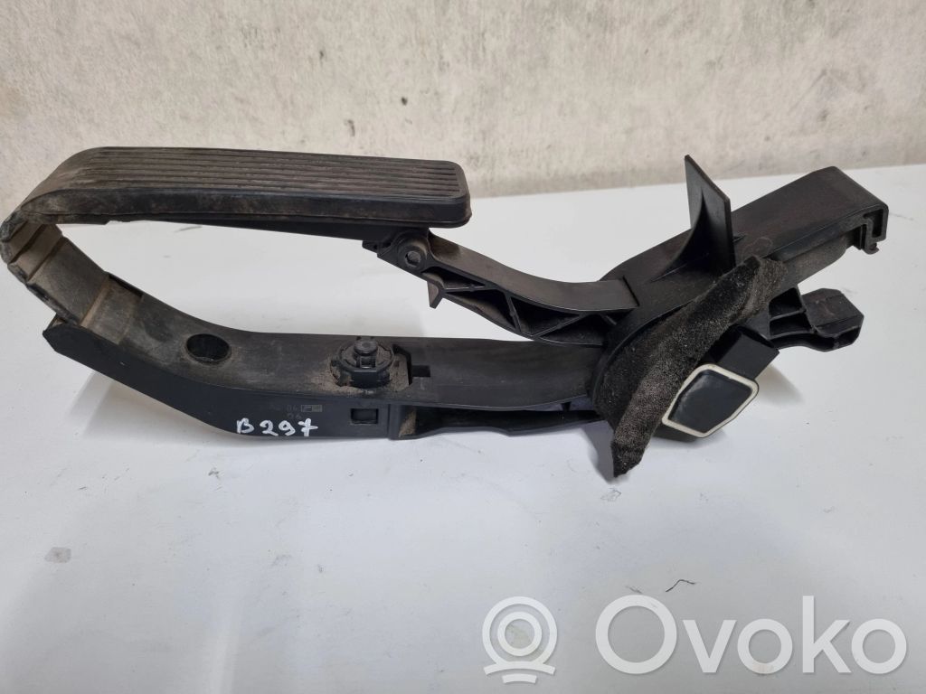 Mercedes-Benz E W211 Accelerator throttle pedal 