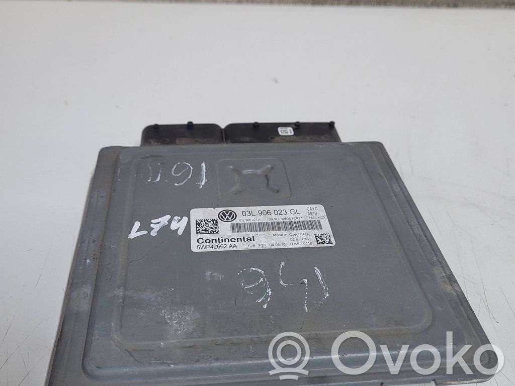 Volkswagen PASSAT B6 Engine control unit/module 
