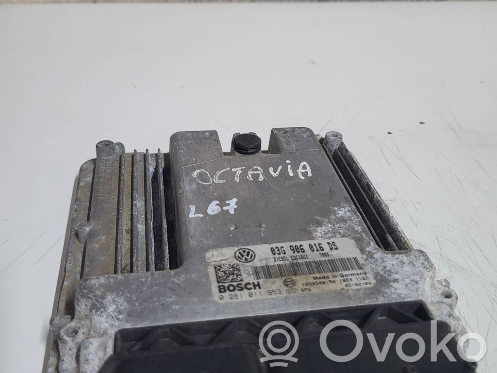 Volkswagen Touran I Engine control unit/module 