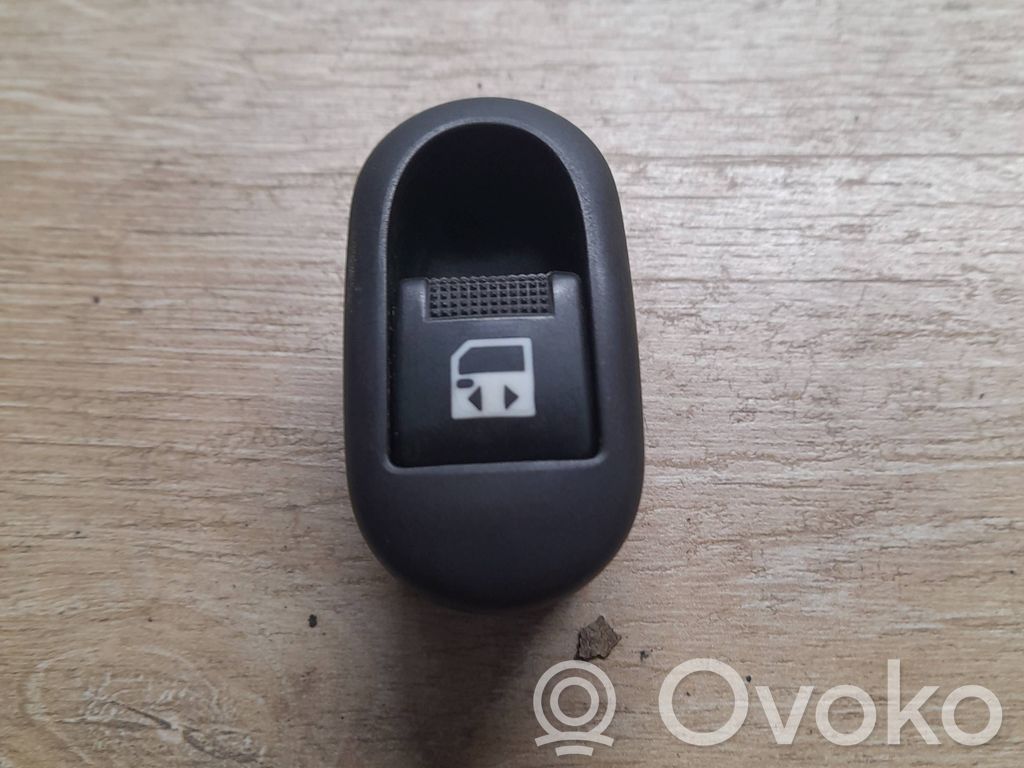 Peugeot 1007 Electric window control switch 