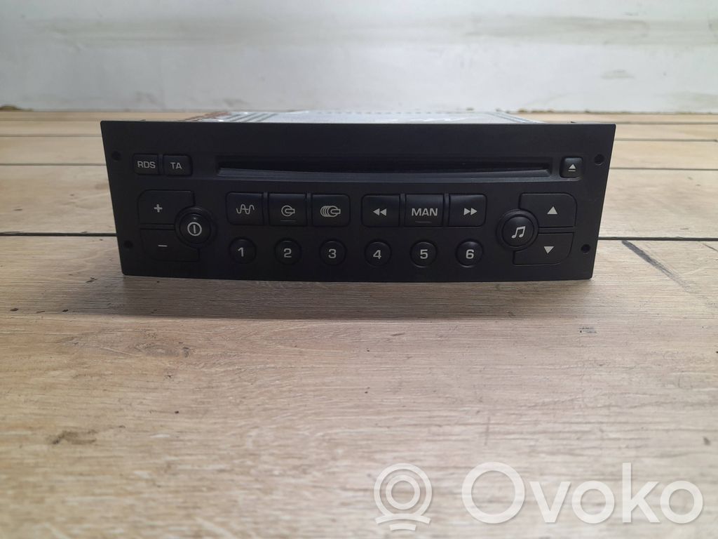 Peugeot 1007 Panel / Radioodtwarzacz CD/DVD/GPS 