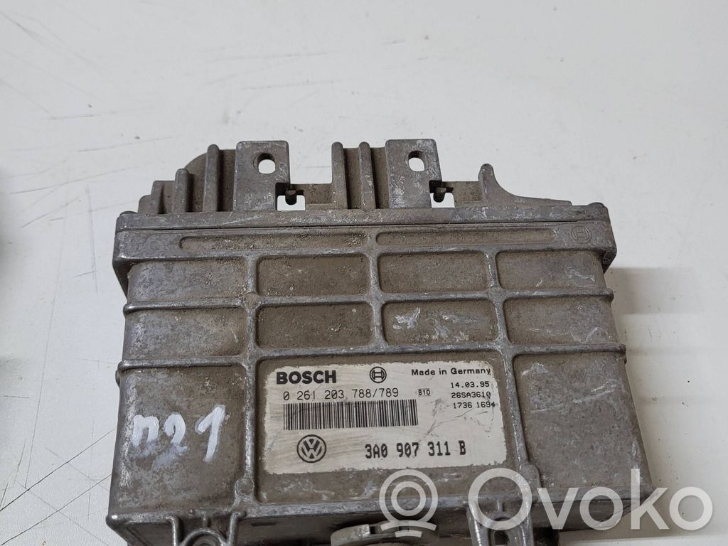 Volkswagen PASSAT B4 Engine control unit/module 