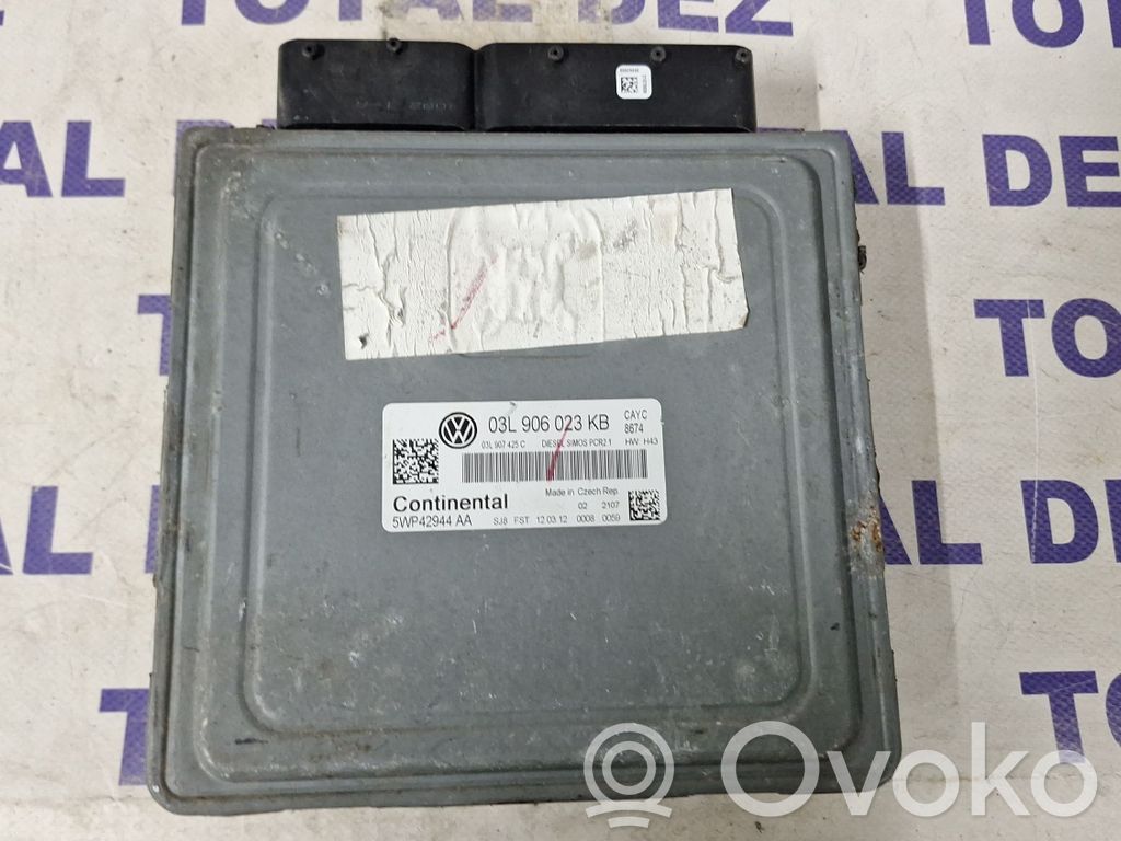 Volkswagen Golf VI Engine control unit/module 