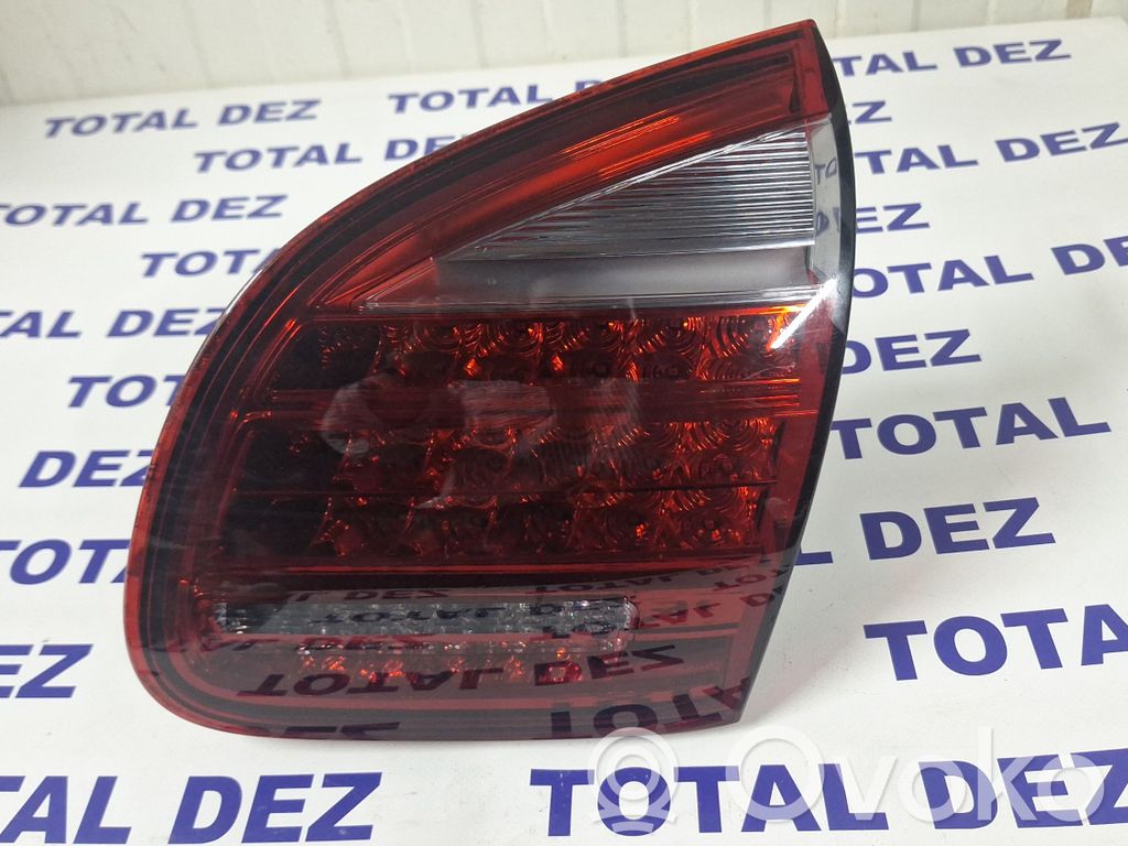 Porsche Cayenne (92A) Lampă spate în capacul portbagajului 