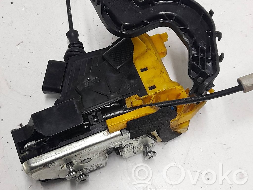 KIA Ceed Priekšpusē slēdzene 