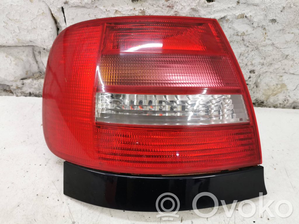 Audi A4 S4 B5 8D Lampa tylna 