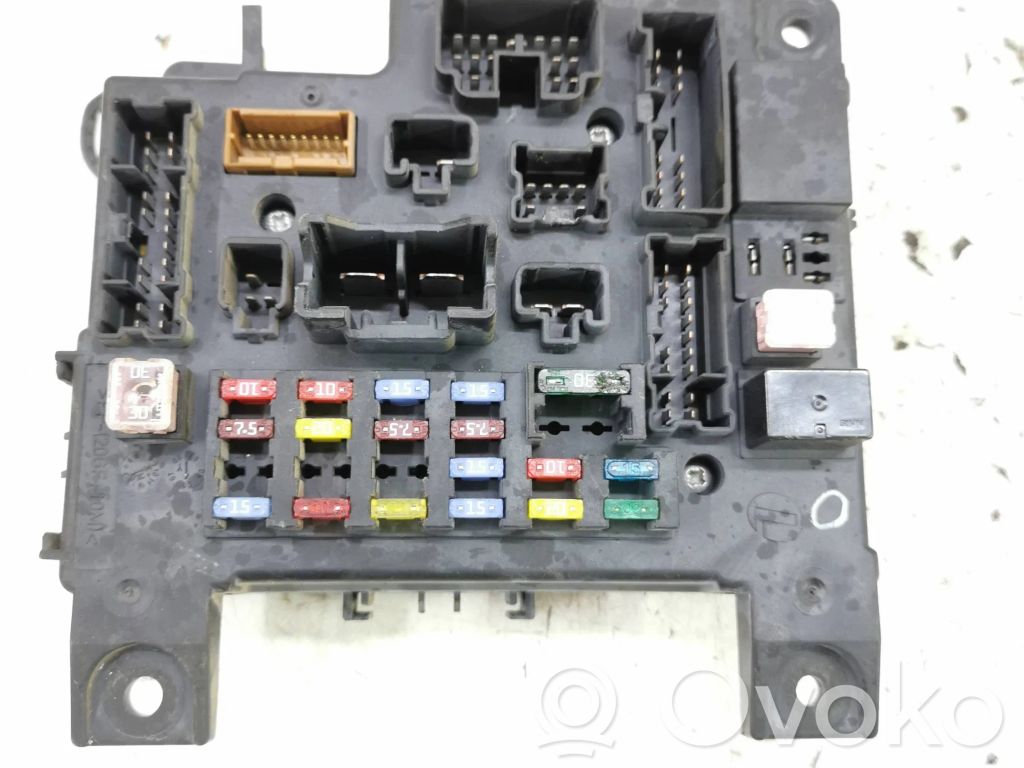 Mitsubishi Outlander Módulo de fusible 