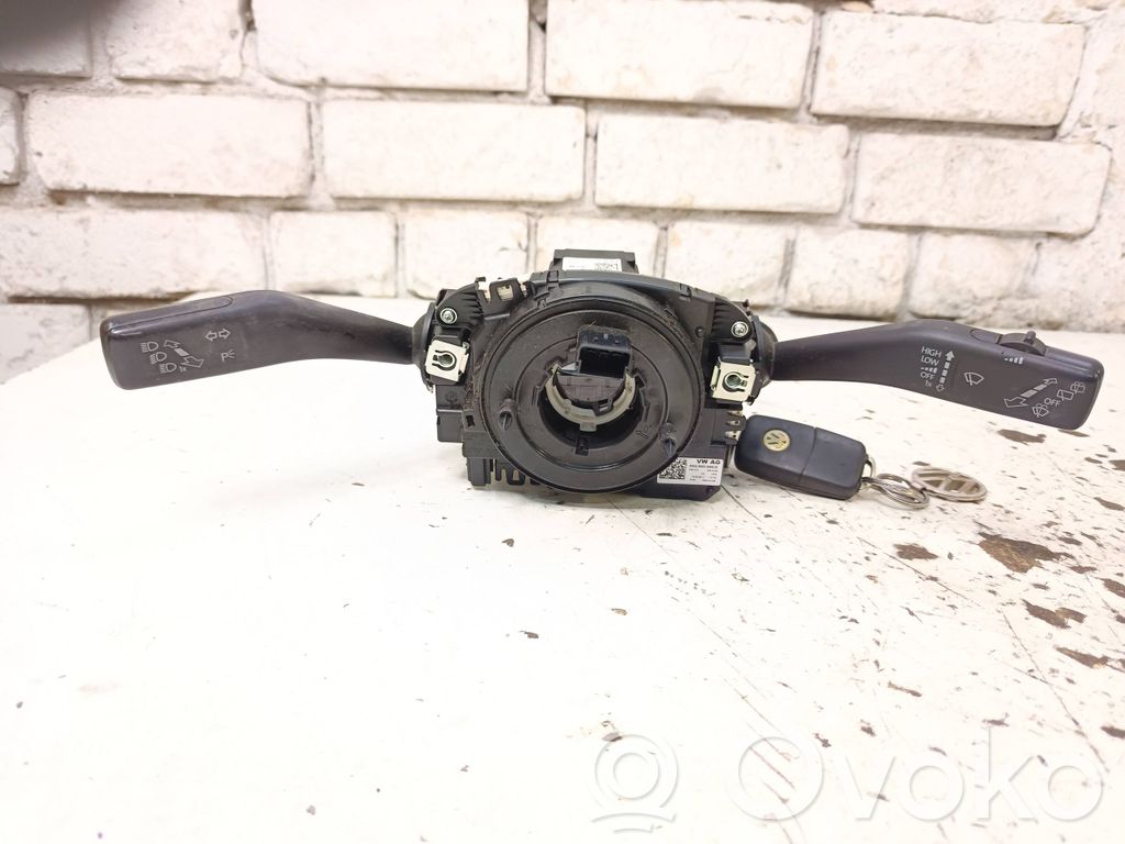 Volkswagen Tiguan Wiper turn signal indicator stalk/switch 