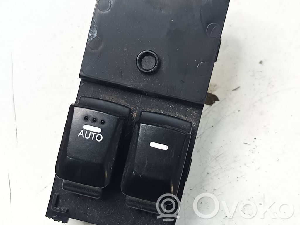 KIA Rio Electric window control switch 