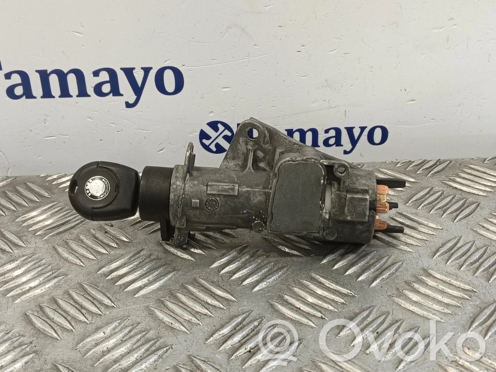 Renault Clio III Užvedimo spynelė 
