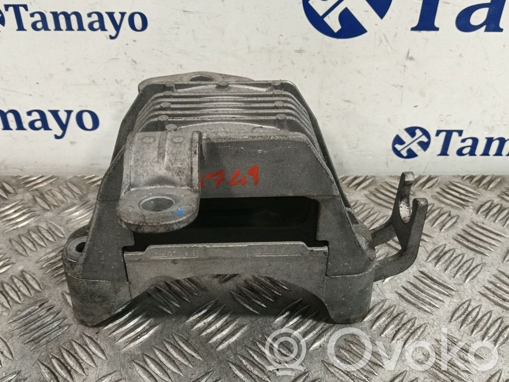 Chevrolet Cruze Engine mount bracket 