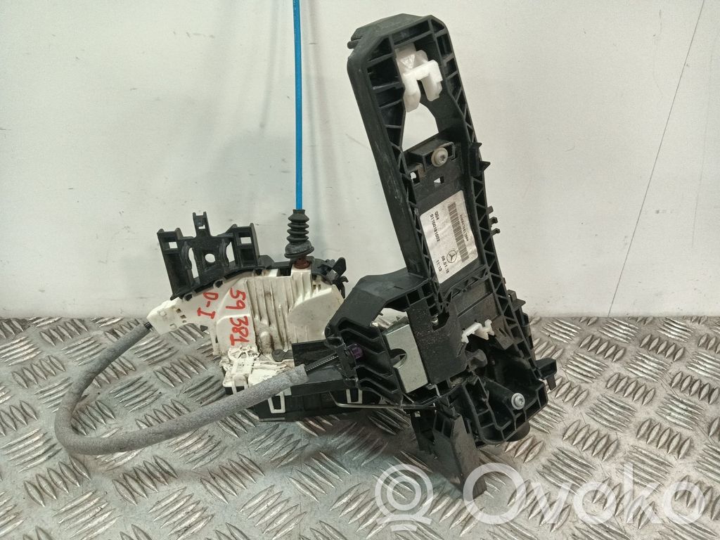 Mercedes-Benz A W176 Serratura portiera anteriore
