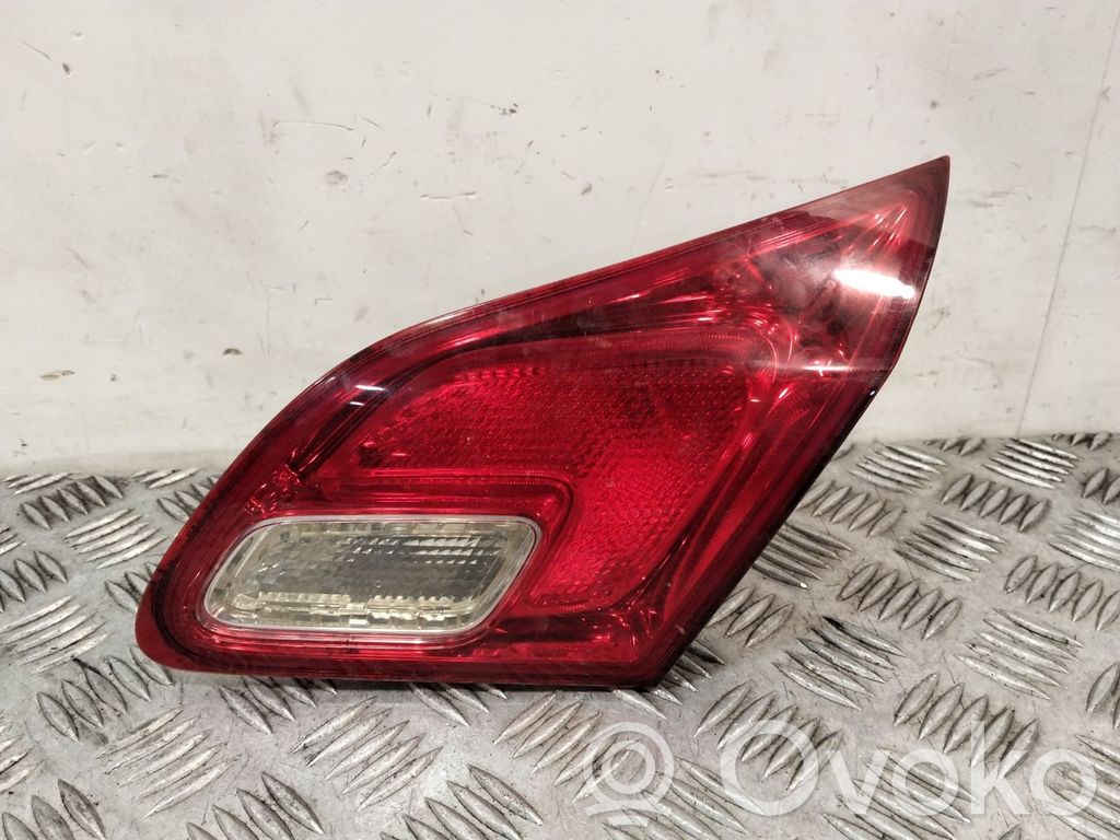 Opel Astra J Lampy tylnej klapy bagażnika 
