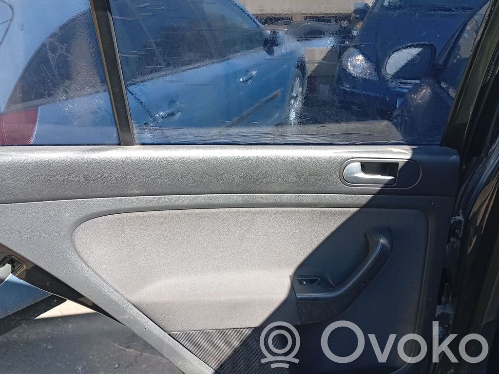 Volkswagen Golf SportWagen Mecanismo para subir la puerta trasera sin motor 