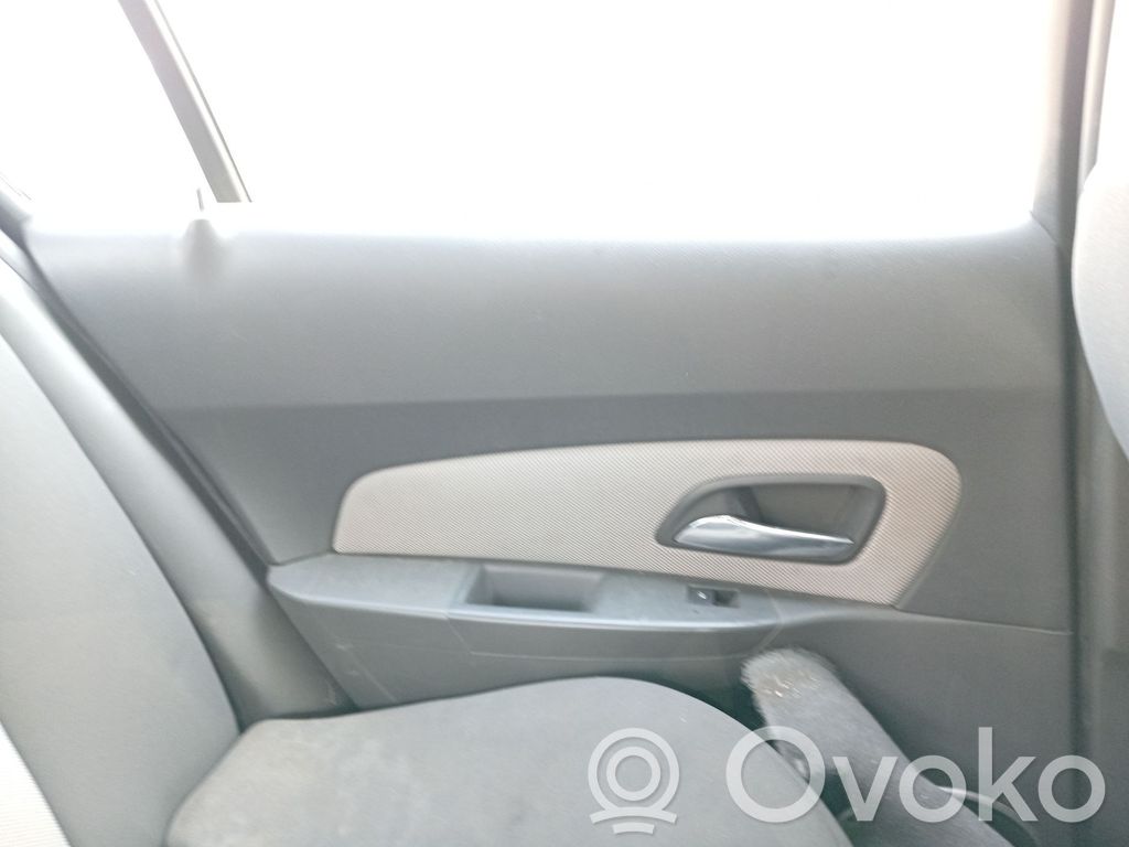 Chevrolet Cruze Takaoven verhoilu