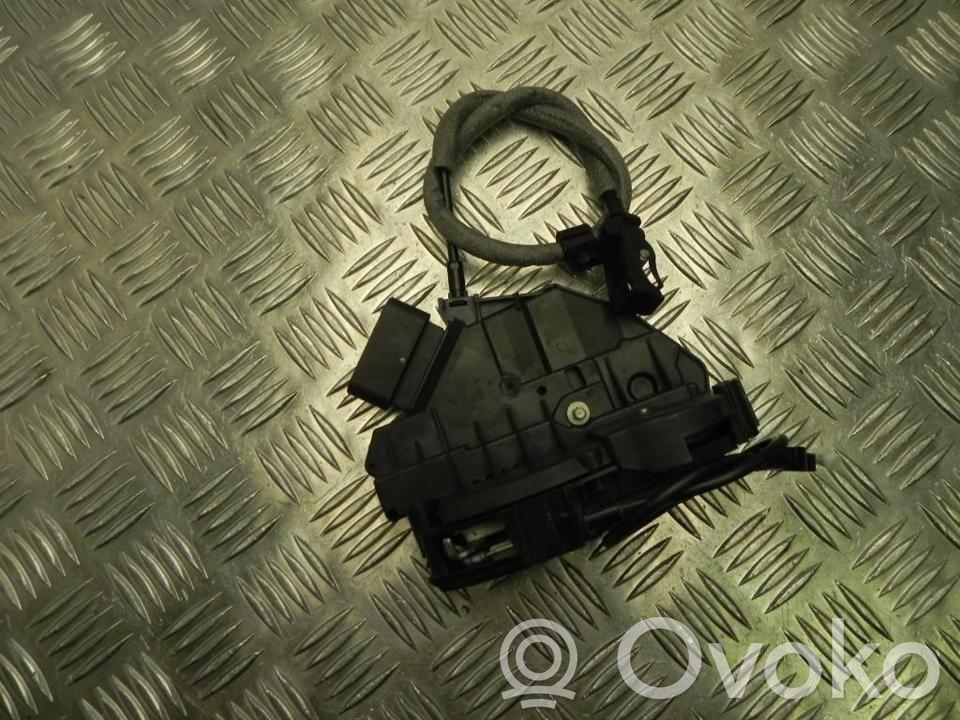 Ford Focus Priekšpusē slēdzene 