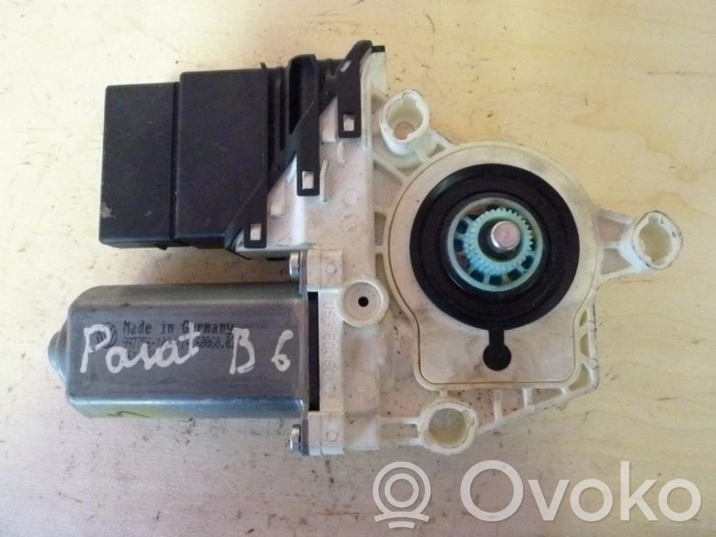 Volkswagen PASSAT B6 Takaoven ikkunan nostomoottori 