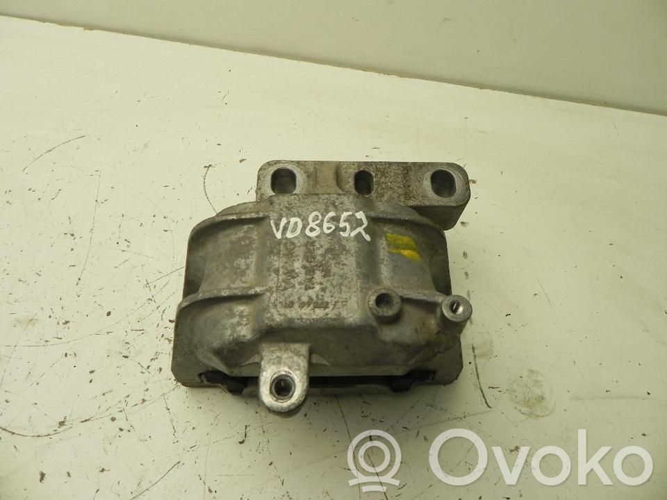 Volkswagen Golf VI Moottorin kiinnikekorvake 