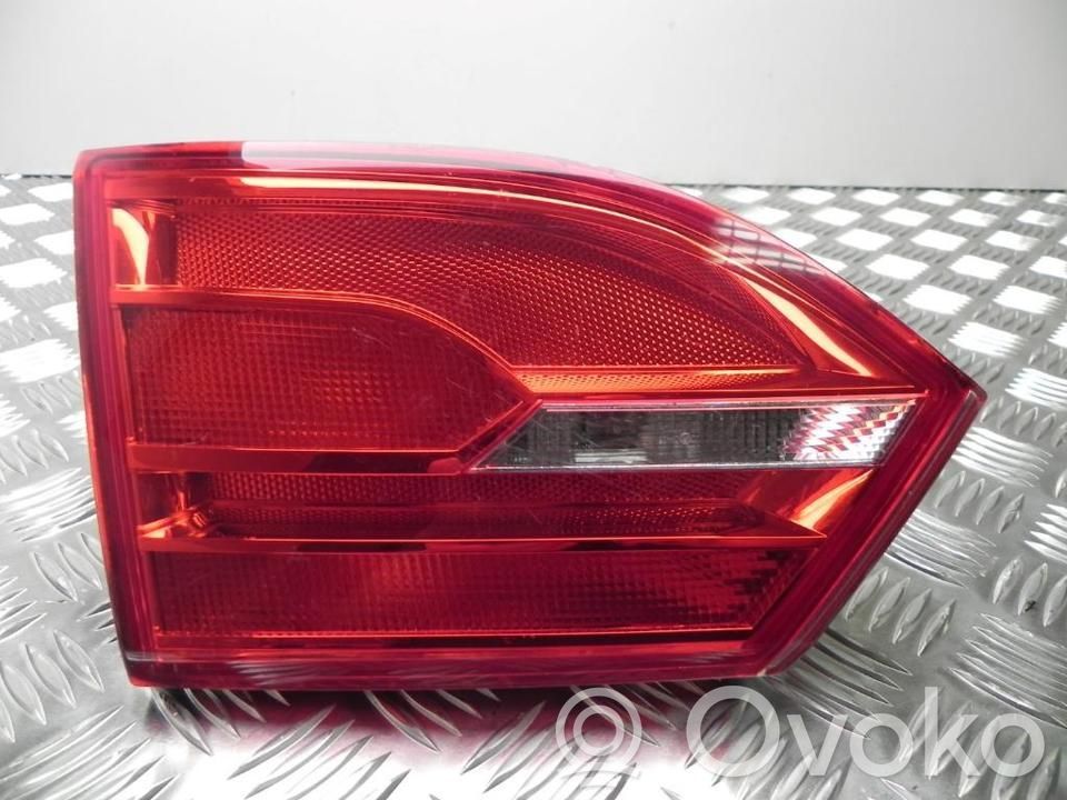 Volkswagen Jetta VI Luz trasera/de freno 
