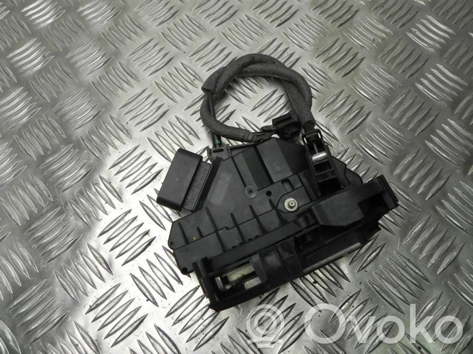 Ford Focus Priekšpusē slēdzene 