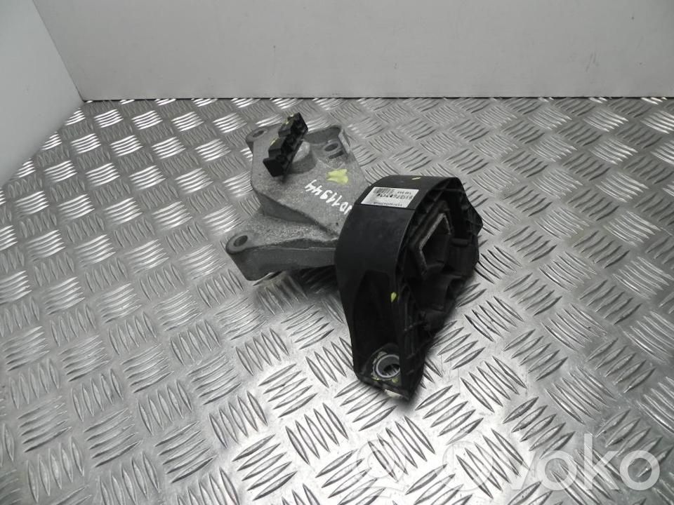 Dacia Sandero Engine mount bracket 