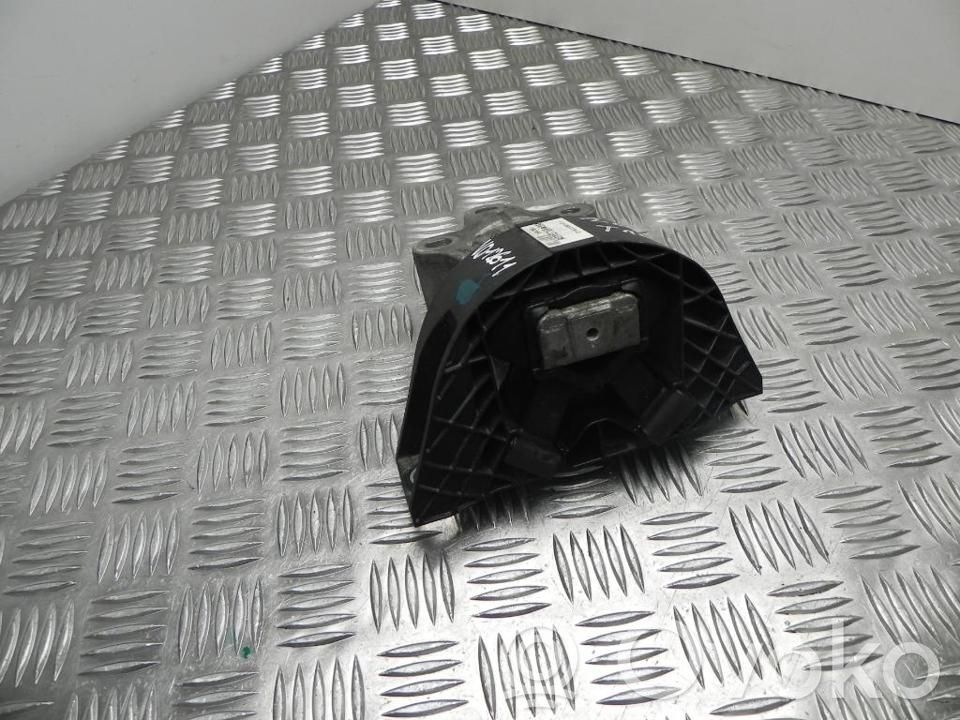 Renault Zoe Engine mount bracket 
