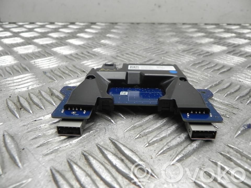 Tesla Model 3 EUR ISO -radioliitin 