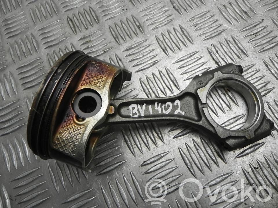 Subaru Outback (BS) Piston with connecting rod 