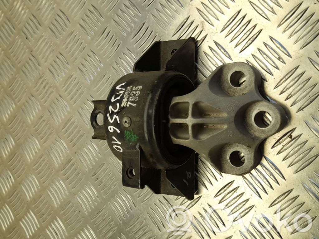 Opel Mokka X Engine mount bracket 