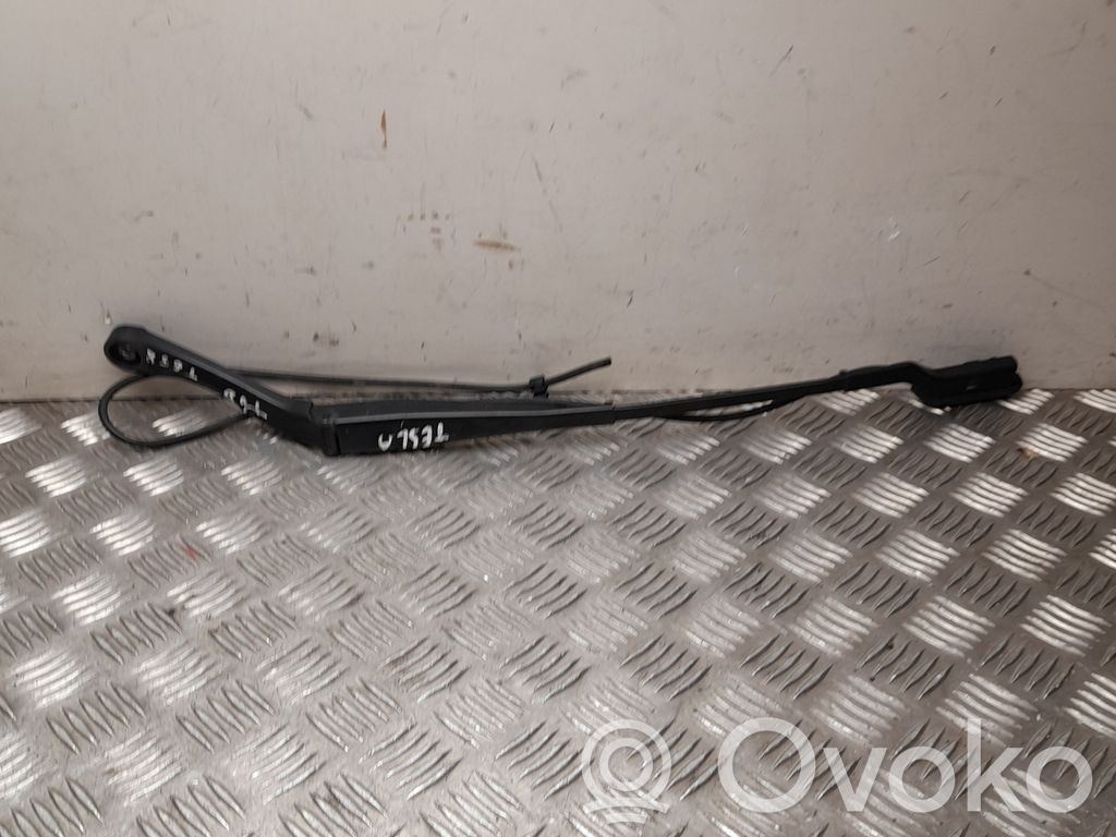 Tesla Model 3 Ramię wycieraczki szyby tylnej 