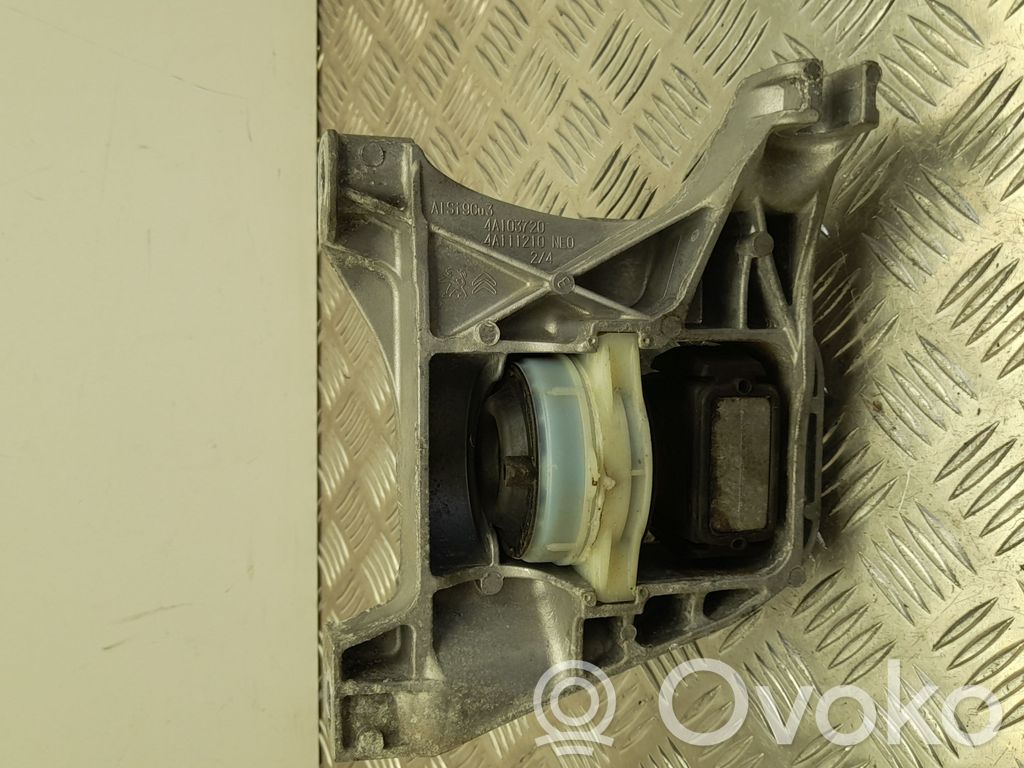Engine mount bracket   4A103720,4A111210,VD26529