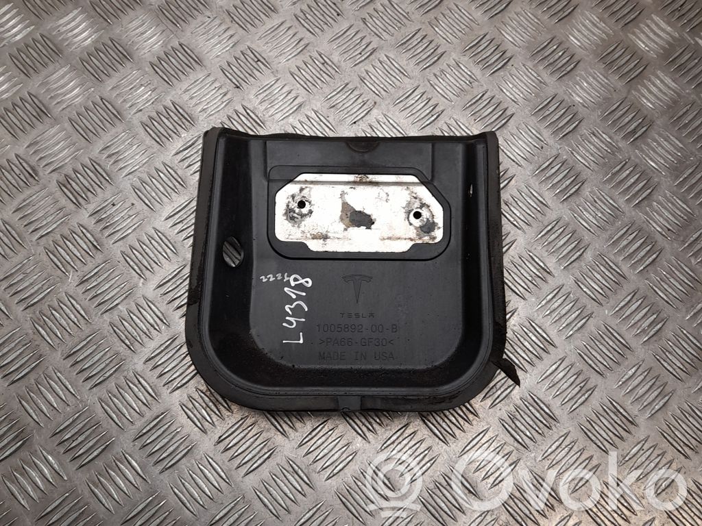 Tesla Model S Kojelaudan poikittaiskannatin 