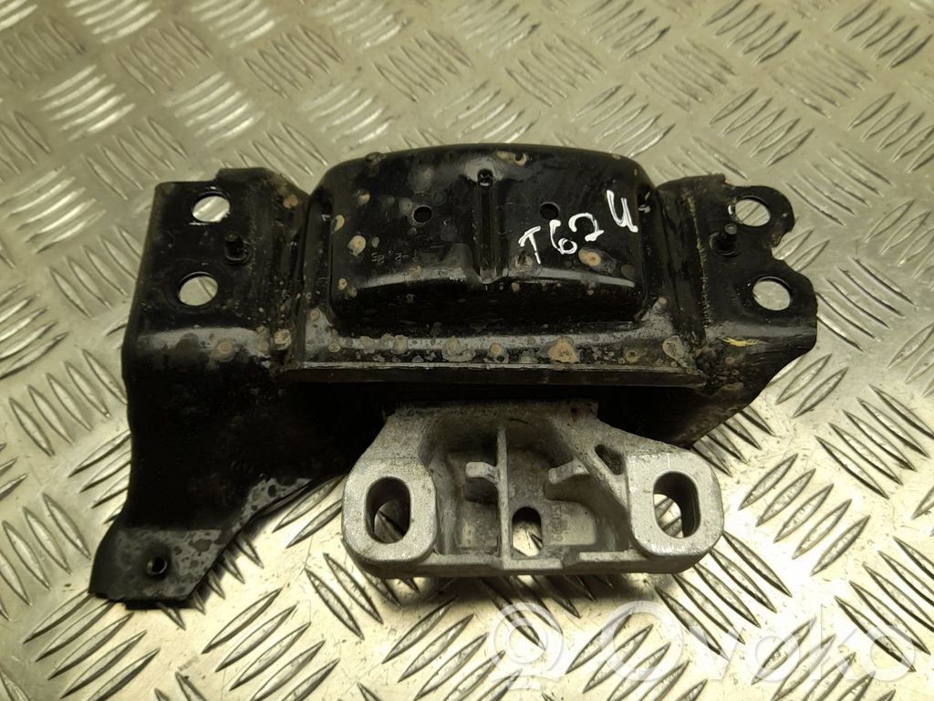 Volkswagen Polo VI Engine mount bracket 