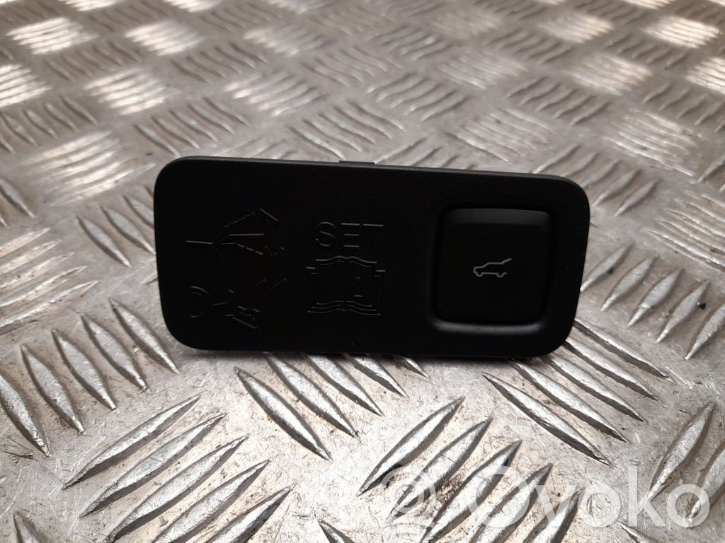 Ford Mustang Mach-E Interruptor para abrir la puerta trasera 