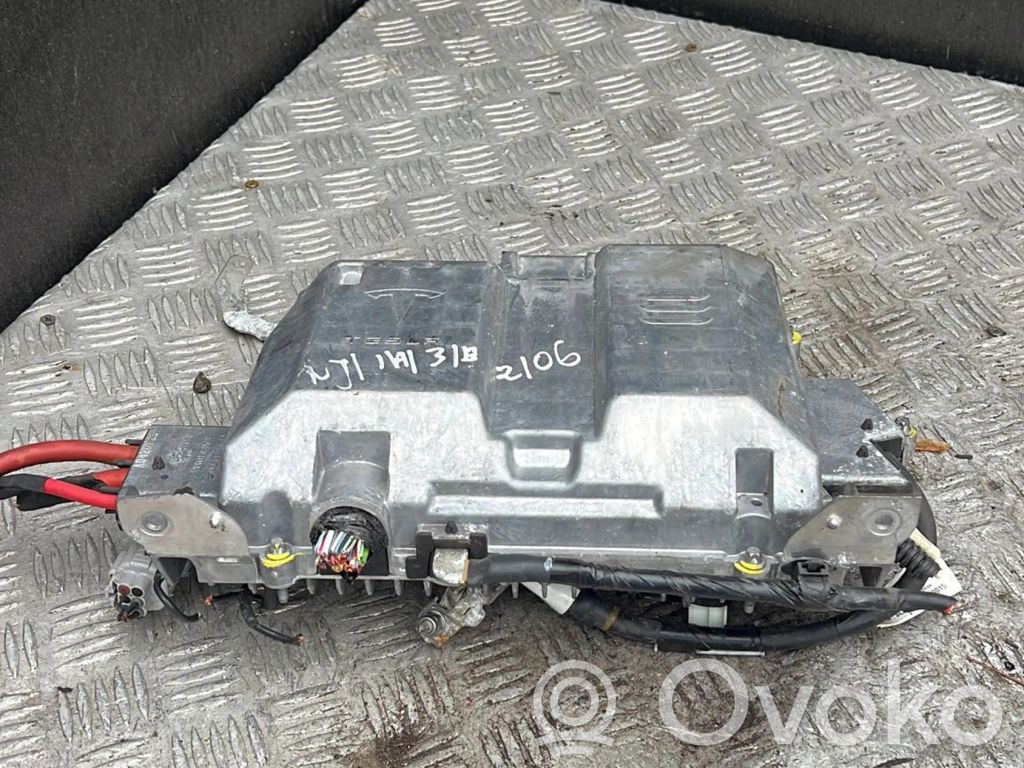 Tesla Model 3 Voltage converter inverter 
