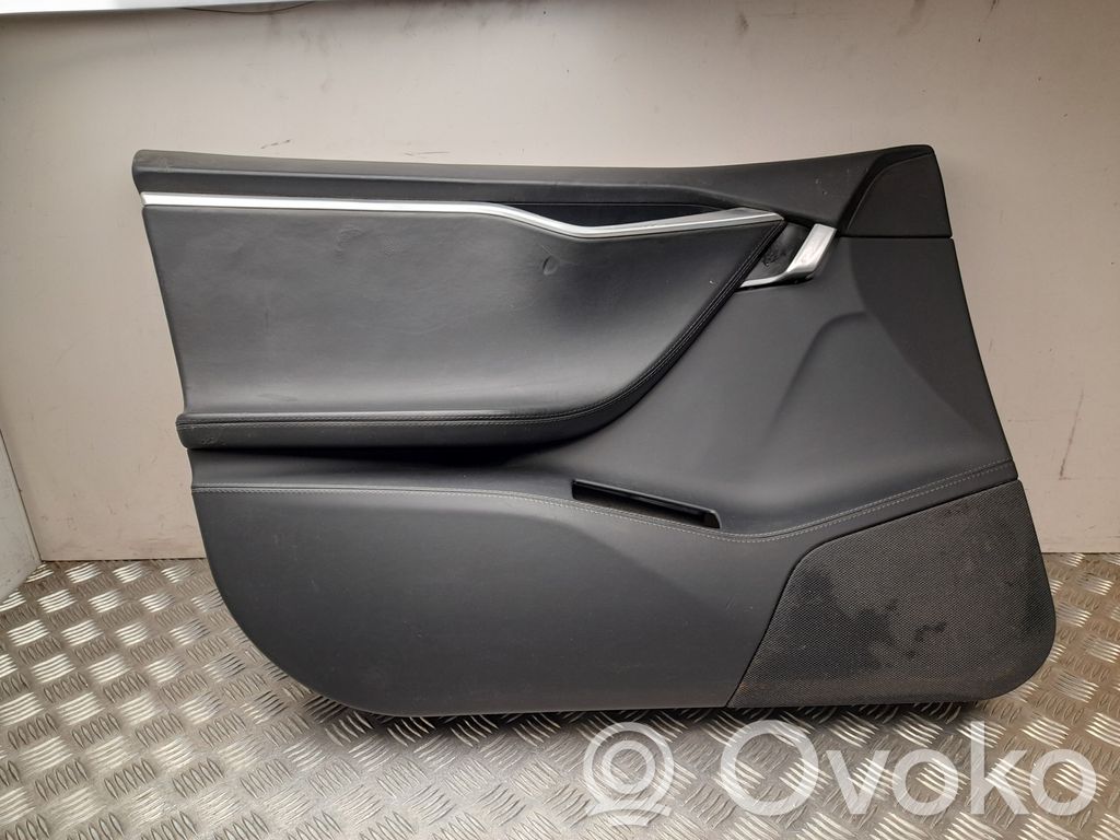Tesla Model S Revestimiento de puerta delantera 