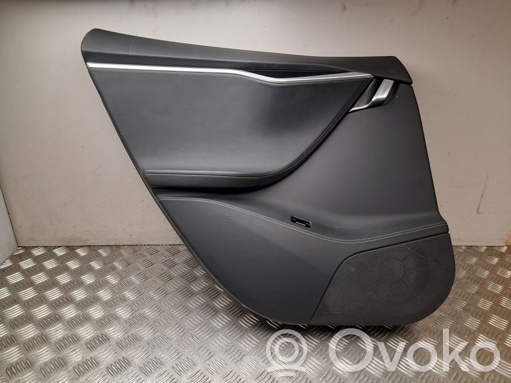 Tesla Model S Etuoven verhoilu 