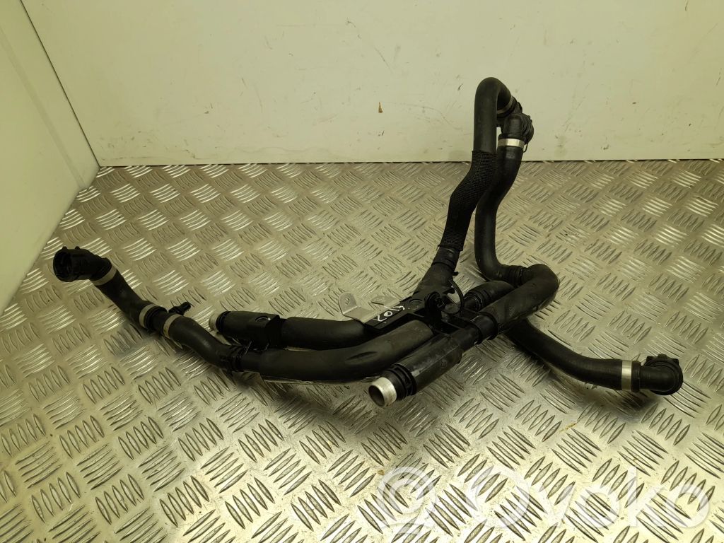 Mercedes-Benz EQC Tubo flessibile del liquido di raffreddamento del motore