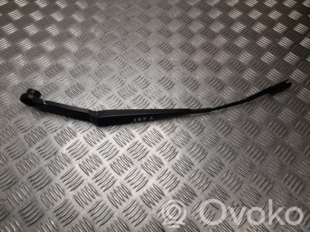 Subaru XV II Priekinio stiklo valytuvų kojelė 