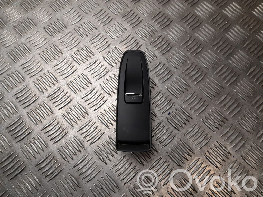 Subaru XV II Electric window control switch 