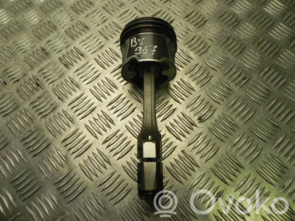 Chevrolet Cruze Piston with connecting rod 