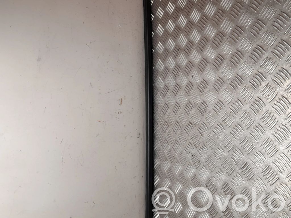 Hyundai Bayon Rear door window/glass frame 