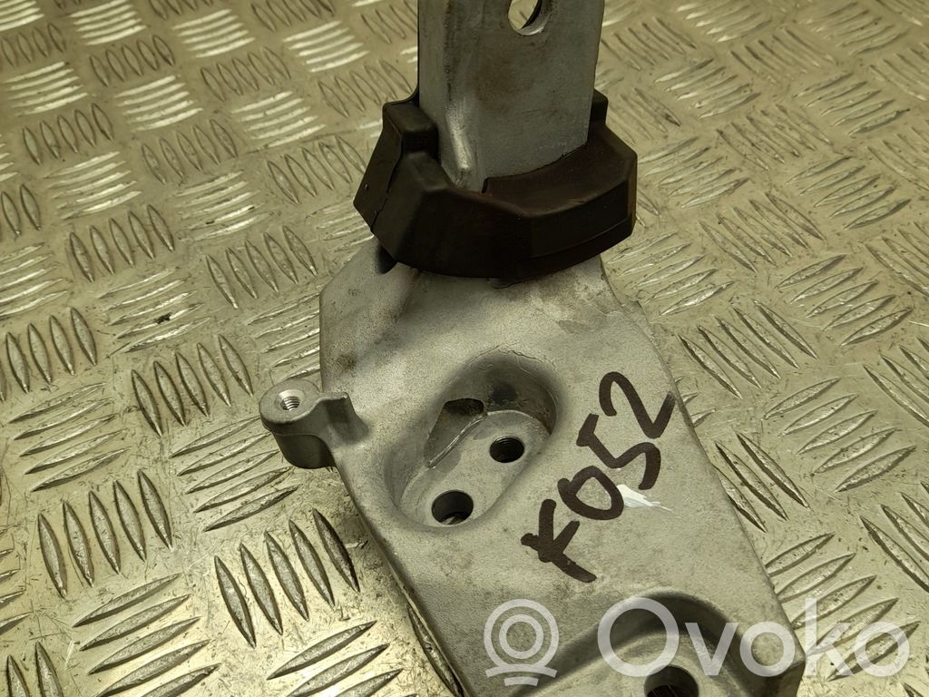 Engine mounting bracket   VD32774