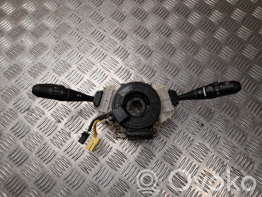 Mitsubishi Colt Commodo, commande essuie-glace/phare 