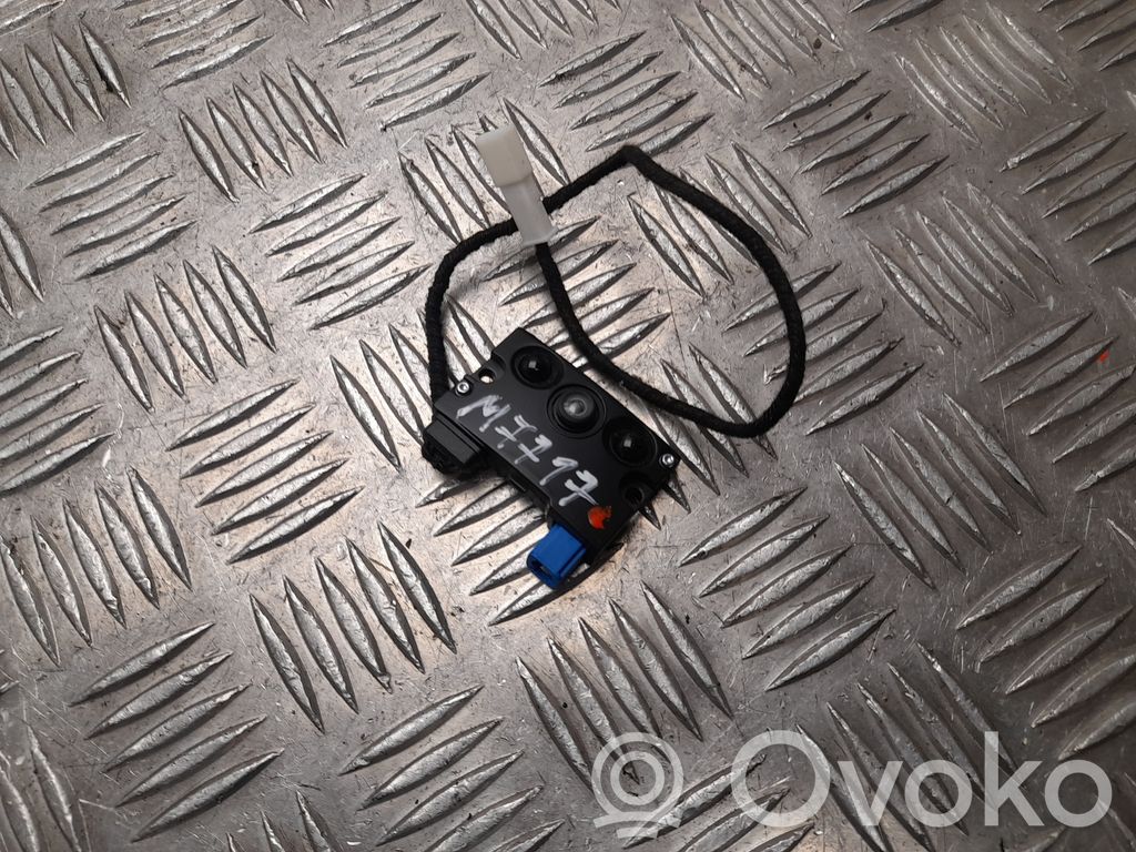 Tesla Model Y Windshield/windscreen camera 